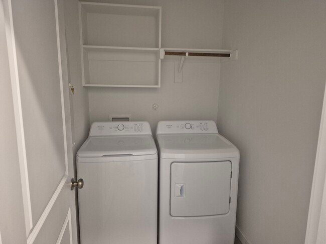 Building Photo - 224 Pine St