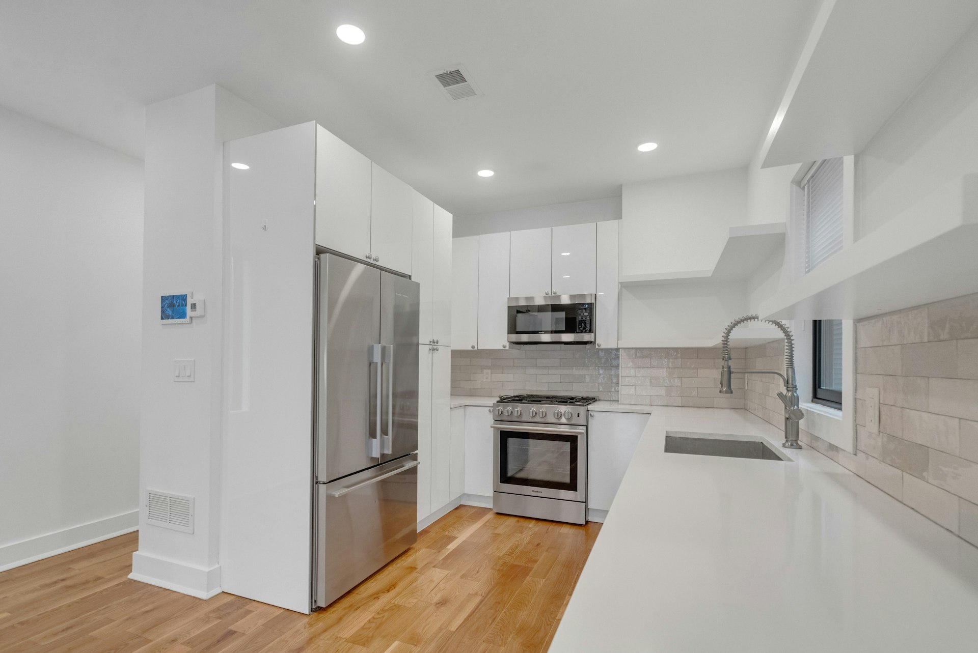 Building Photo - 71 Mission St