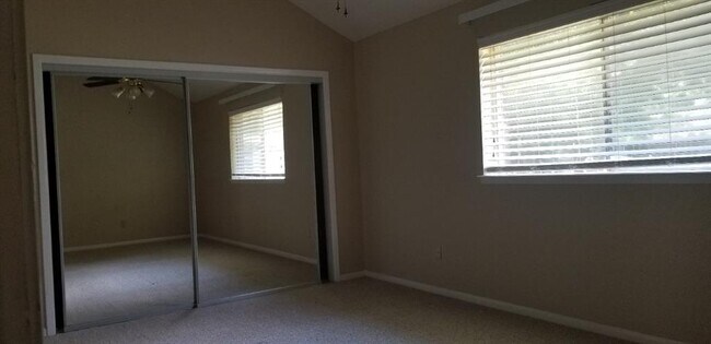 Building Photo - 2822 Chimneystone Cir