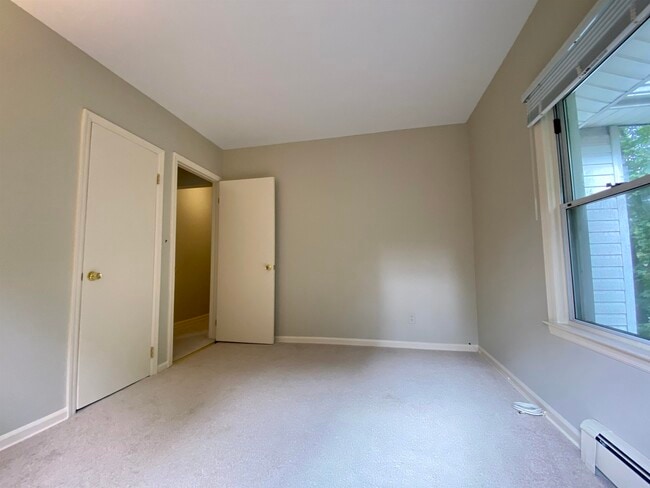 Building Photo - 228 Tenafly Rd