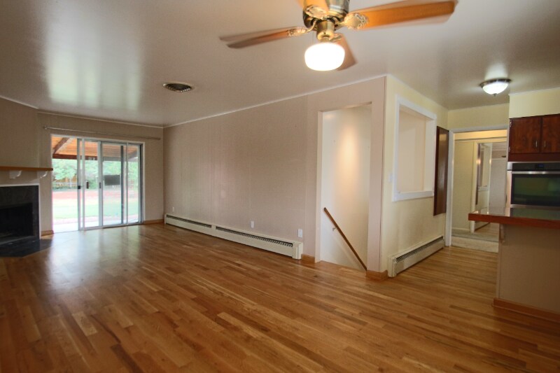 Building Photo - 2565 Willow Ln