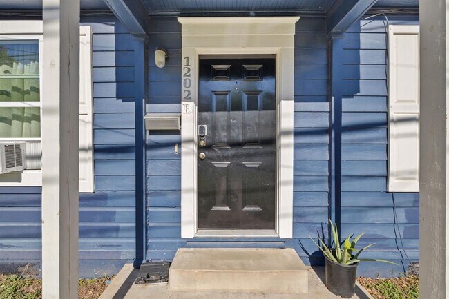 Building Photo - 1202 E 29th St