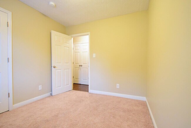 Building Photo - 6604 Bonnie Bell Ln