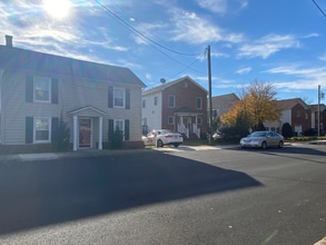 Building Photo - 10623 West Dr