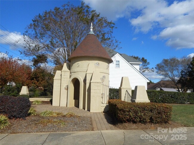 Building Photo - 3804 York Aly