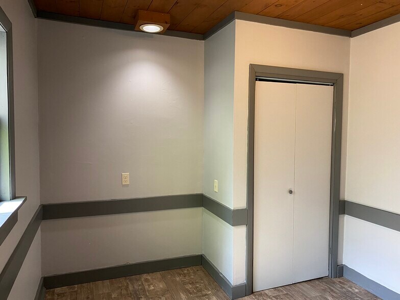 Building Photo - 95 Hall Ave