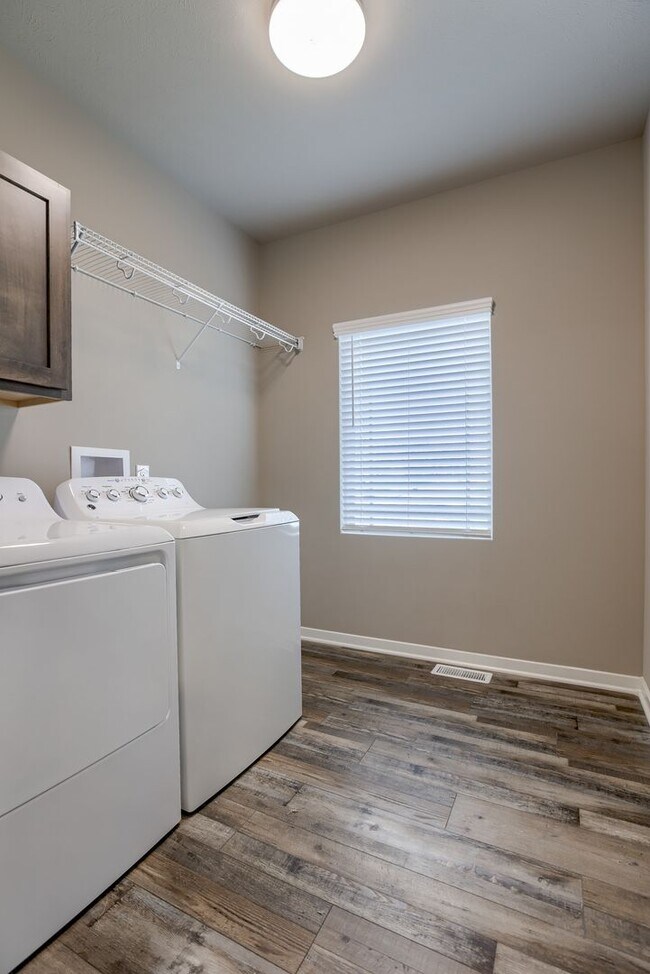 Building Photo - Gorgeous 3 Bedroom In Papillion!!