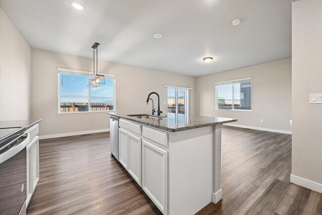 Building Photo - 11197 House Finch Ln