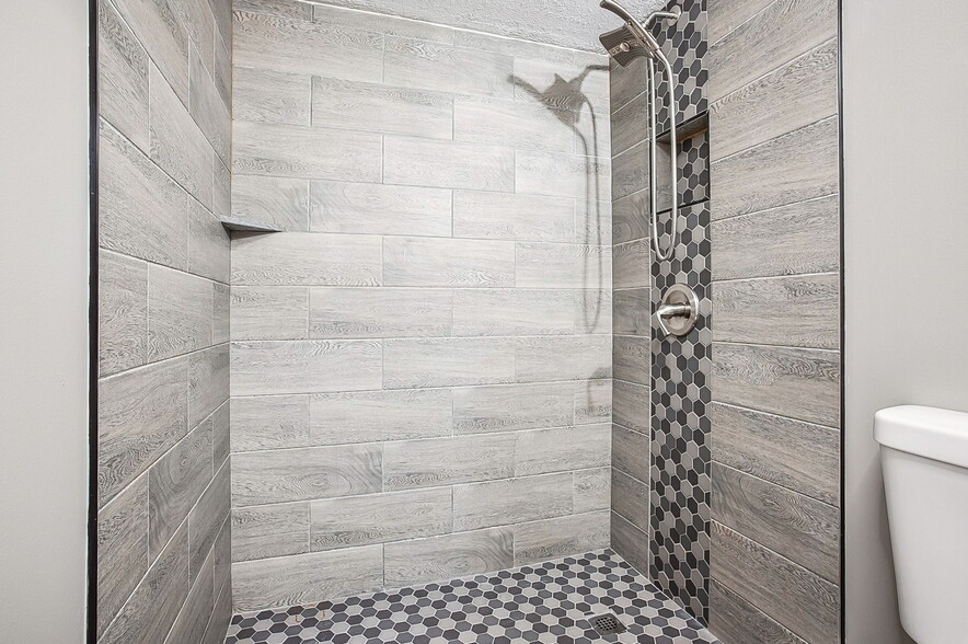 Building Photo - 4841 Stoneybrook Blvd