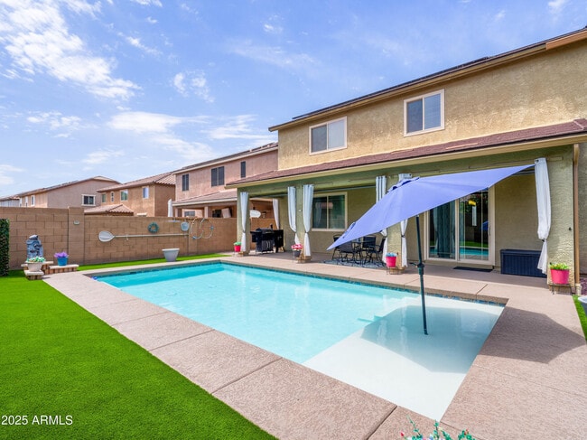 Building Photo - 761 W Desert Hollow Dr