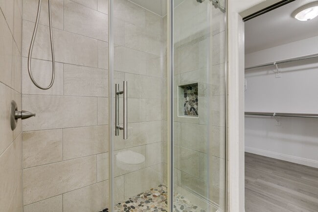 Building Photo - SOUTH WEST 3 BEDROOM UPDATED HOME WITH BALCONY