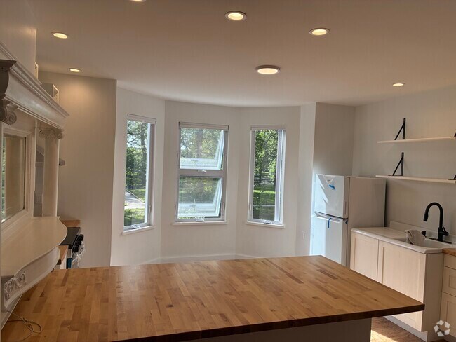 Building Photo - 445 S 51st St