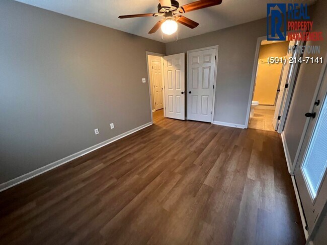 Building Photo - 36 Parkview Dr