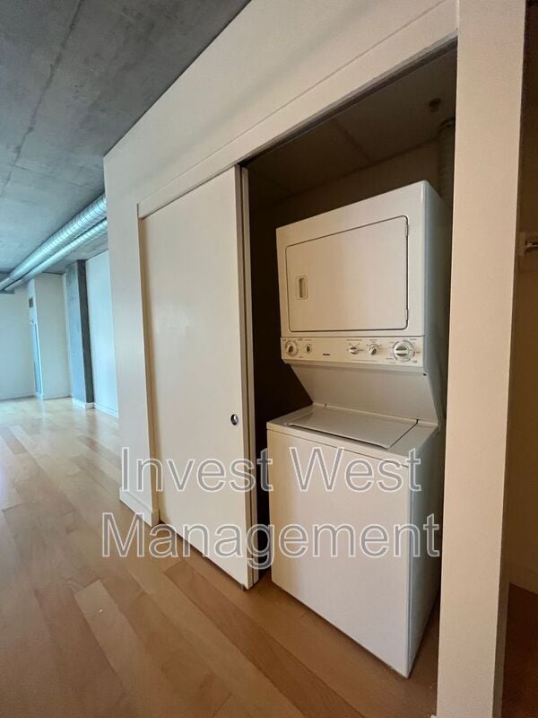 Building Photo - 1926 W Burnside St