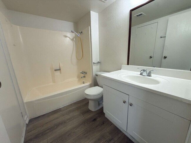 Building Photo - 14814 N 59th Dr