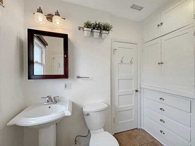 Building Photo - Stunning 3BD/1.5BA Home in North Park W/ W...