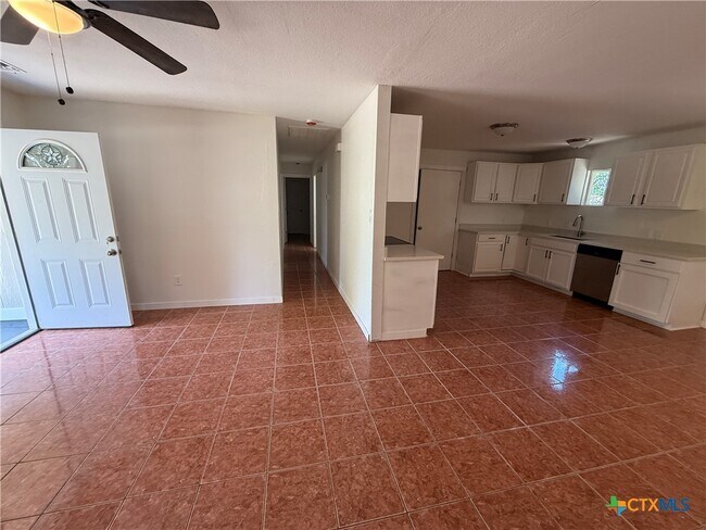 Building Photo - 560 Wickford Way