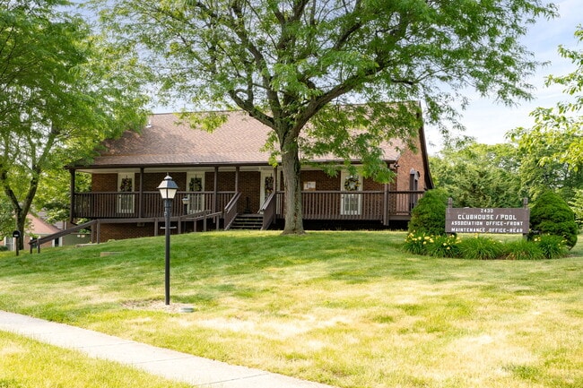 Building Photo - 2215 Barclay Ct