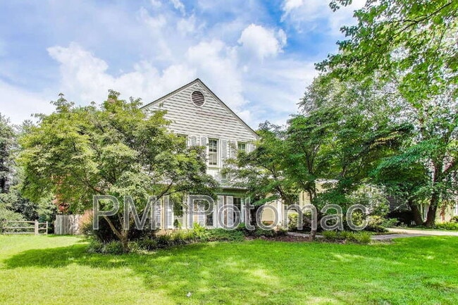 Building Photo - 10 Harvard Ct