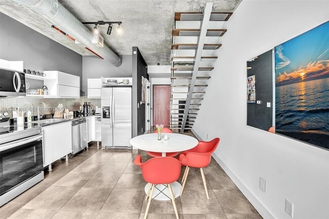 Building Photo - 690 SW 1st Ct