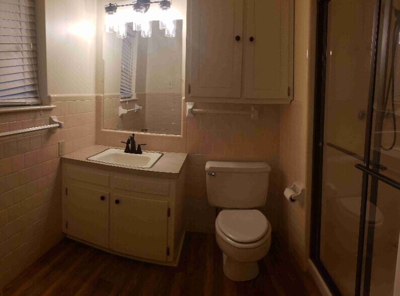 Building Photo - 420 Kim Dr