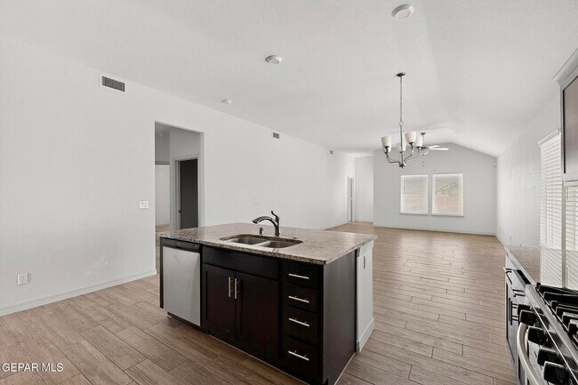 Building Photo - 217 Farnborough St