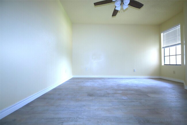 Building Photo - 2750 Holly Hall St
