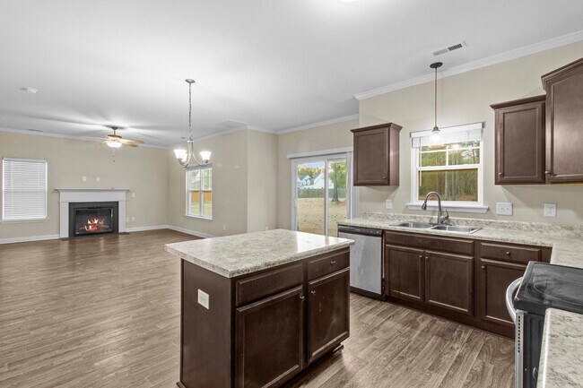 Building Photo - 405 Crestmont Ct