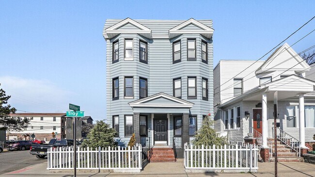 Primary Photo - 38 Troy St