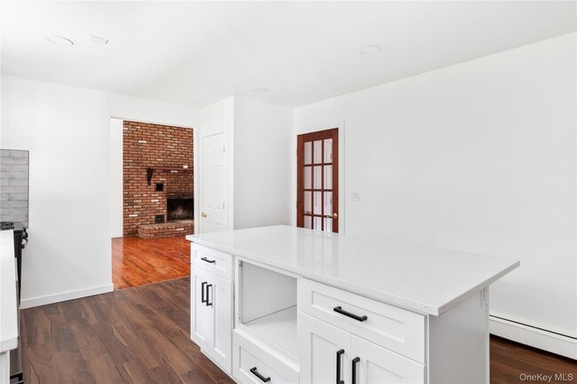 Building Photo - 110 E Bartlett Rd