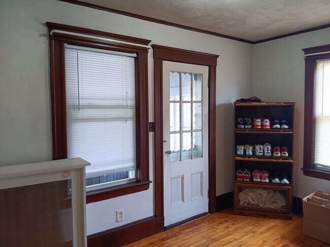 Building Photo - 44 Glencoe St