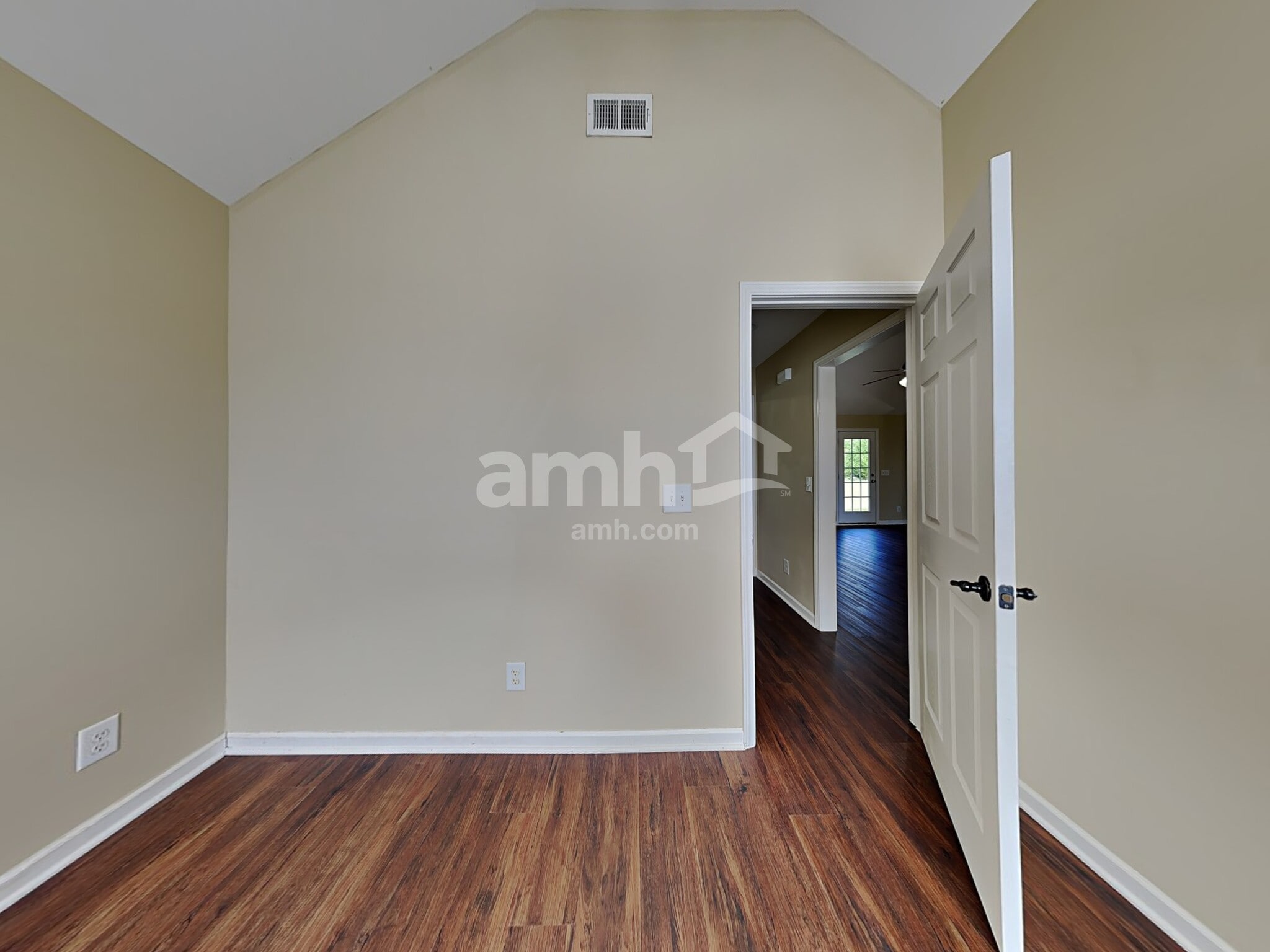 Building Photo - 902 Tanager Ct