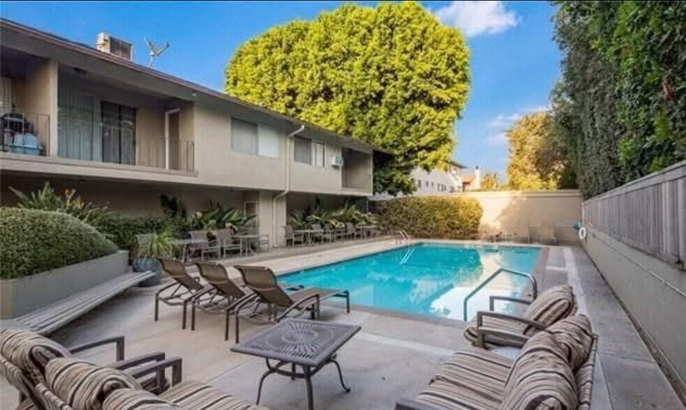 Building Photo - 708 W Sierra Madre Blvd