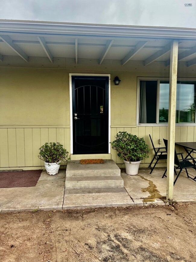 Building Photo - Hidden Gem with Views! 2 bedroom, 1 bathroom