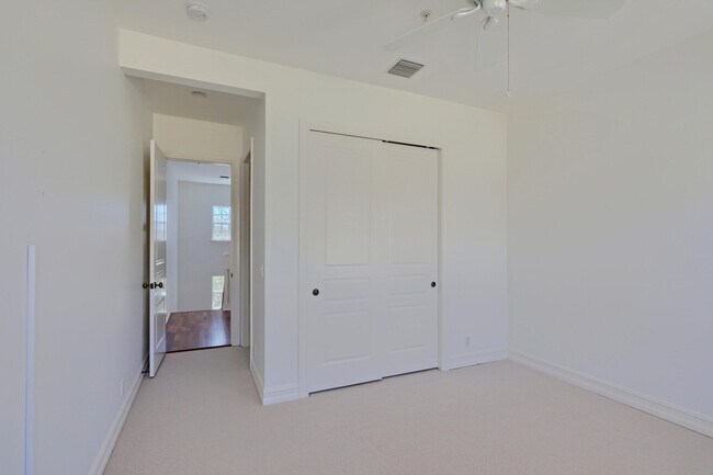 Building Photo - 343 Flamingo Dr