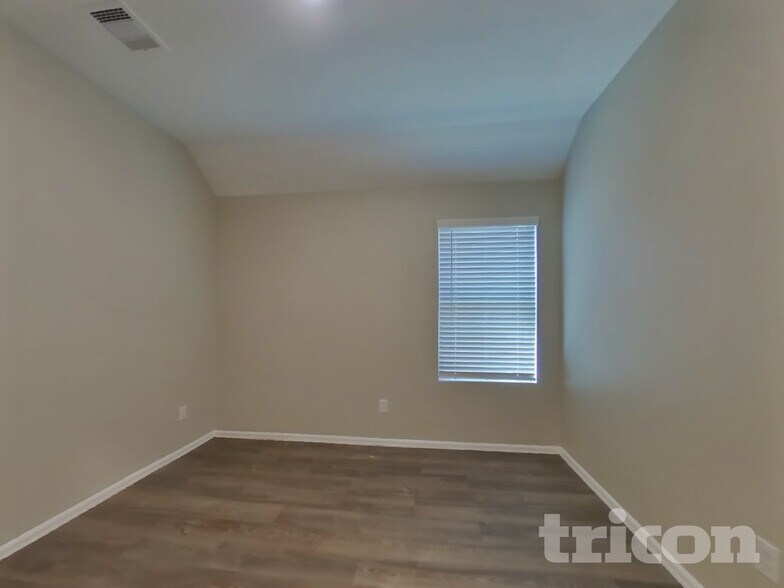 Building Photo - 210 Pine cavern dr
