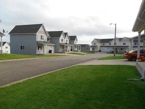 Building Photo - 2284 Sparrow Dr