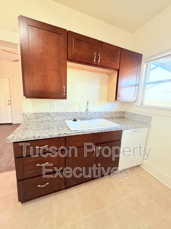 Building Photo - 724 E Drachman St