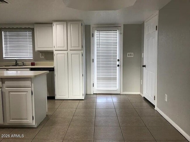 Building Photo - 8238 W Monroe St