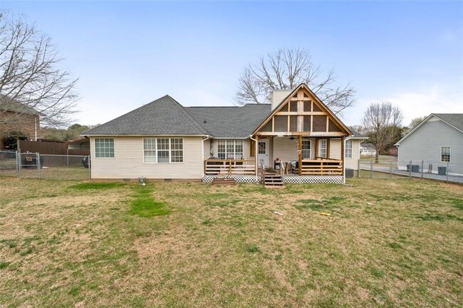 Building Photo - 22 Valley Creek Dr SW