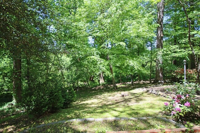 Building Photo - End-Unit Georgetown Green Townhome