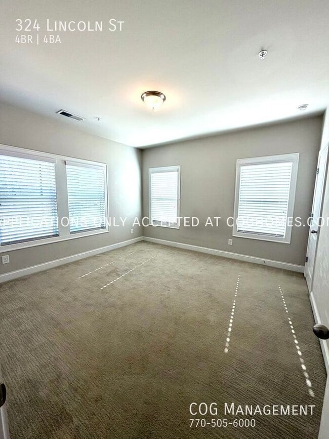 Building Photo - 324 Lincoln St