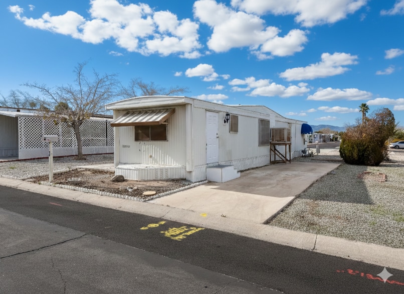 Building Photo - 3601 E Wyoming Ave