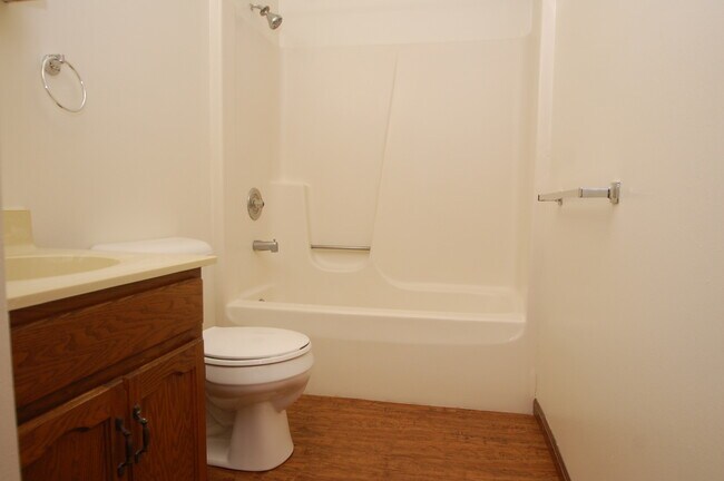 Building Photo - 521-A S Silverwood Lane
