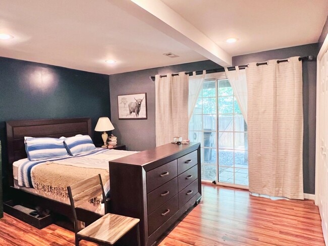 Building Photo - LAKE RIDGE TOWNHOUSE - HANDY TO QUANTICO A...