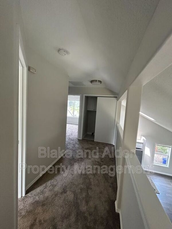 Building Photo - 5609 SE 117th Ave