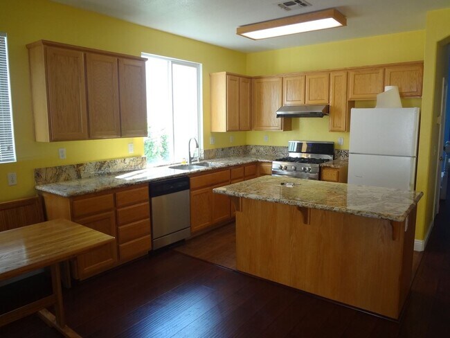 Building Photo - 4 br, 3.5 bath House - 2053 North Bend Drive