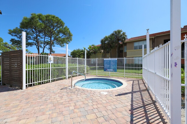 Building Photo - 927 Siesta Key Blvd