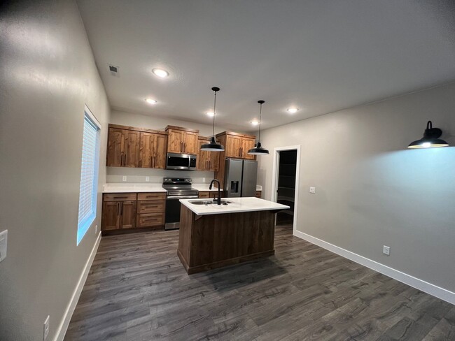 Building Photo - Available Now In Cross Hollow Hills