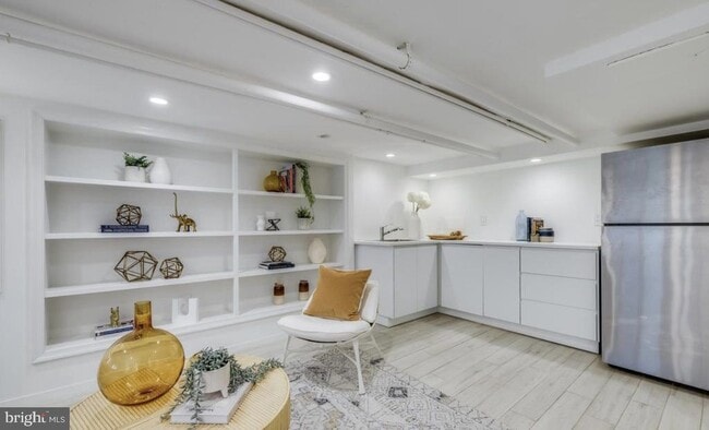 Building Photo - 3021 Dumbarton St NW